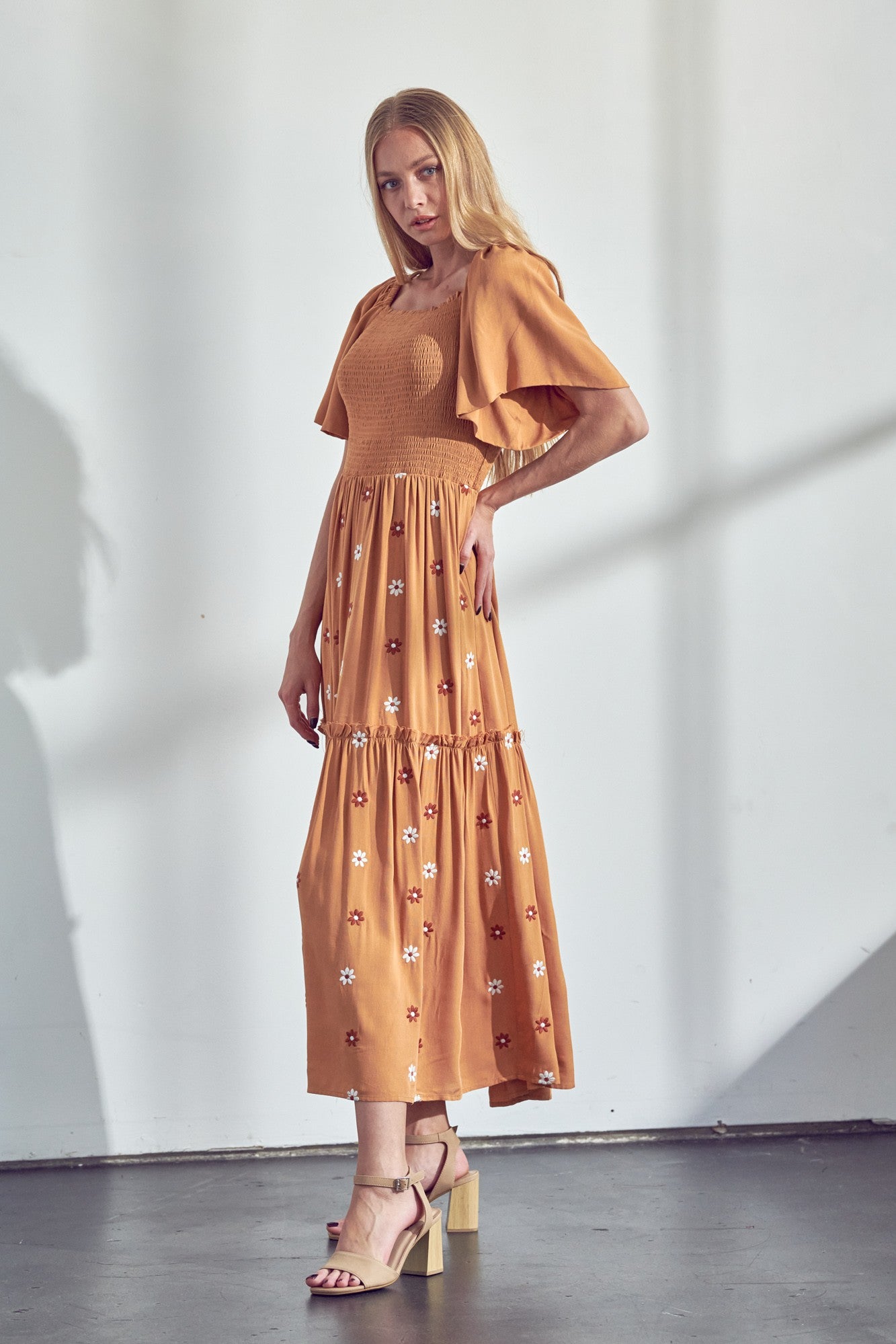 EMBORIDERY MAXI DRESS-Camel